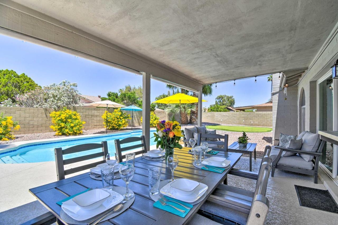 Holiday home Modern Scottsdale Getaway With Pool And Putting Green!